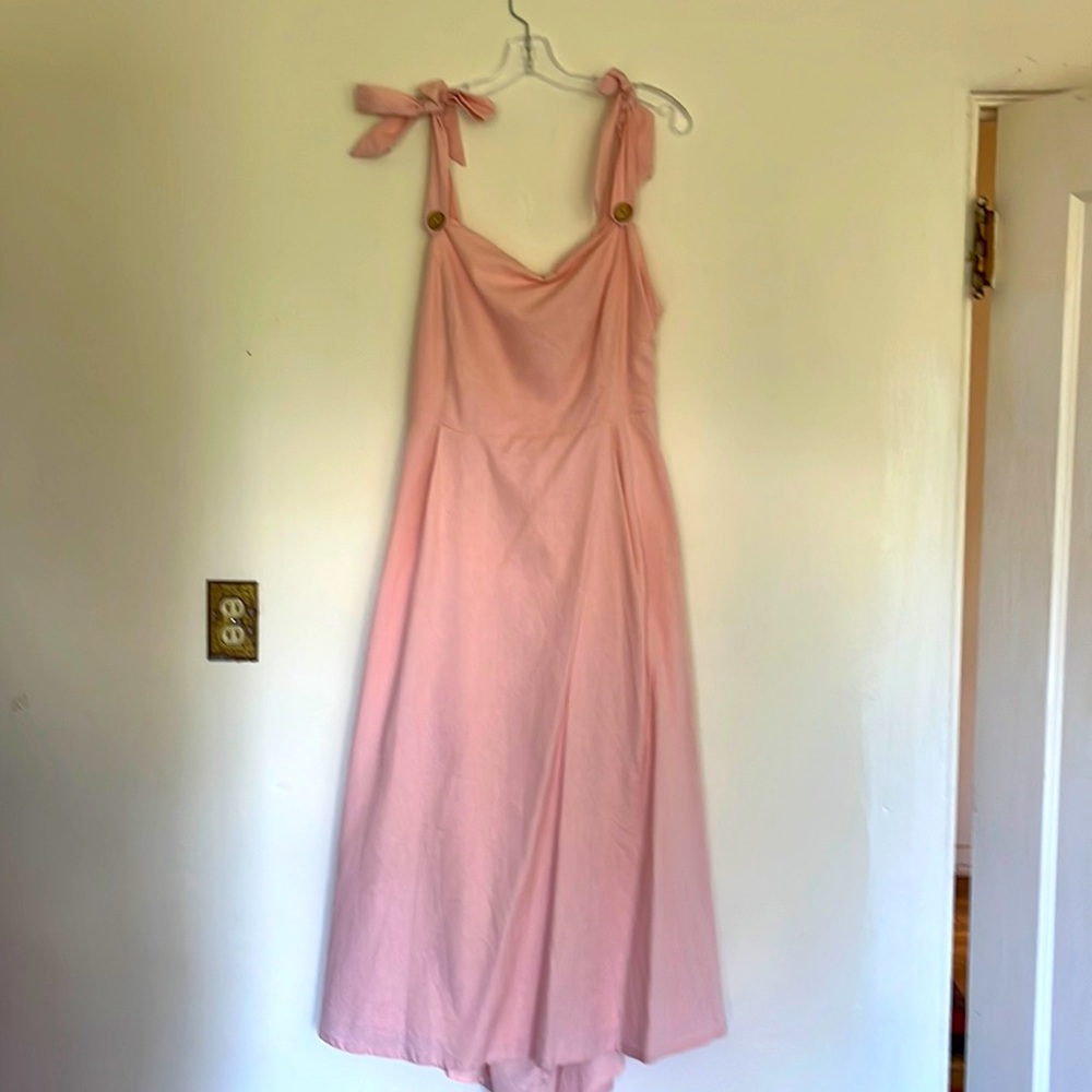 Beautiful, never worn, pink linen dress, with cut out back, size 2x